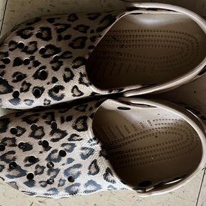 Women’s crocs size 11